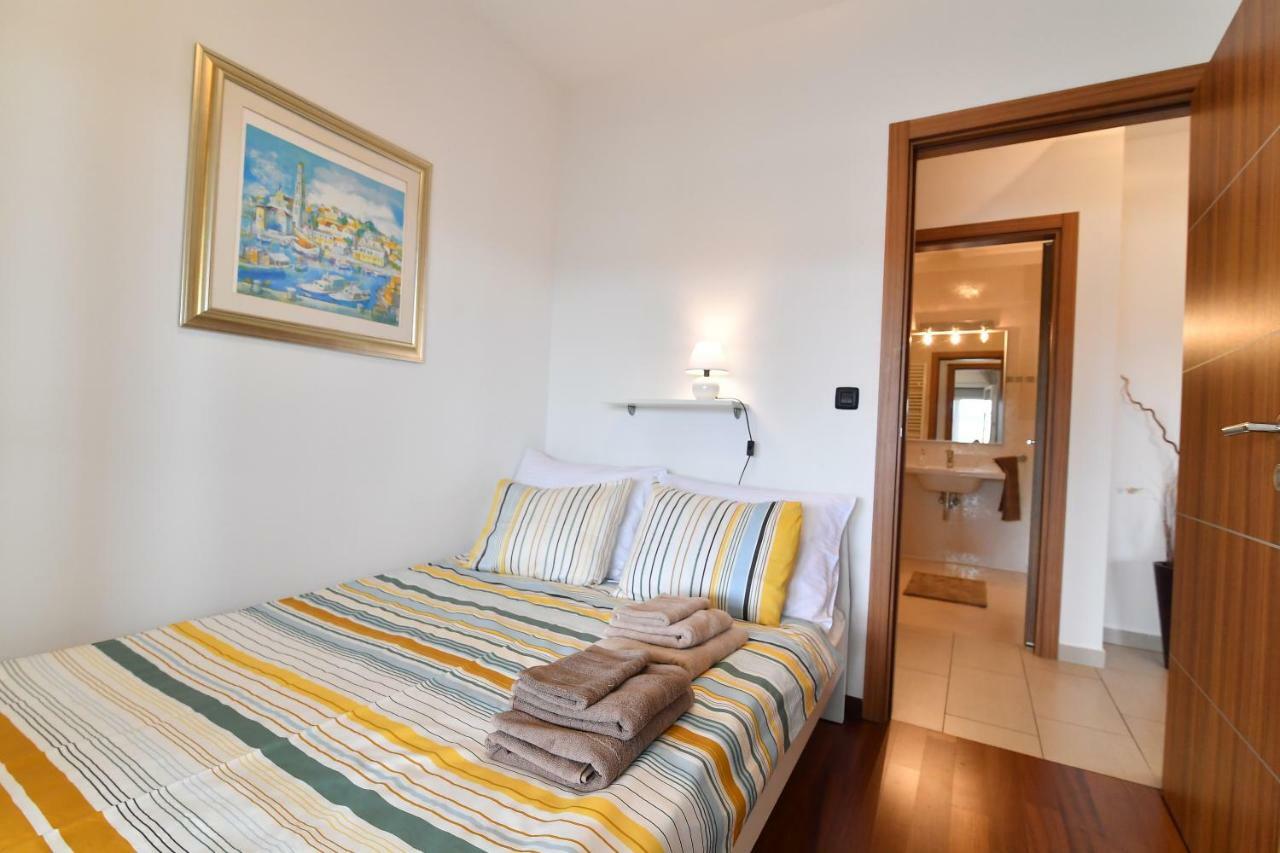 City Penthouse Vita Pula Exterior foto